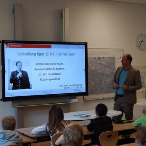 Bürgermeister in der Schule