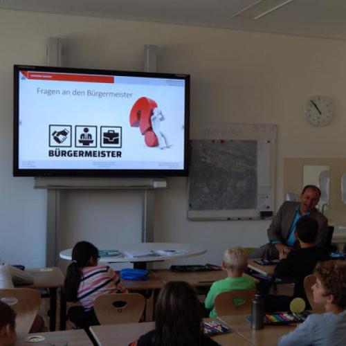 Bürgermeister in der Schule